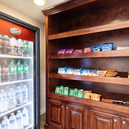 La Quinta Inn by Wyndham Decatur Alabama Bagian luar foto