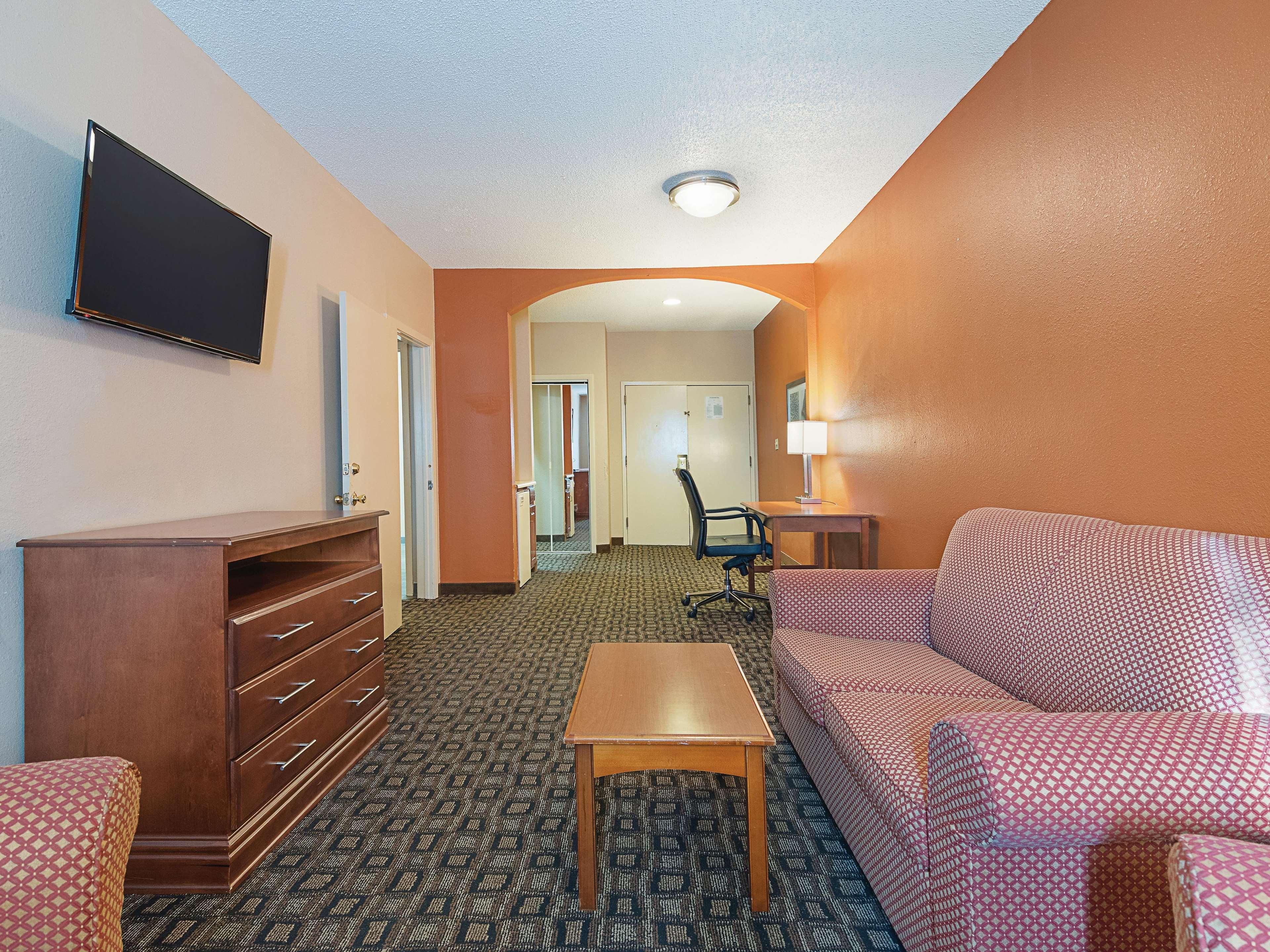 La Quinta Inn by Wyndham Decatur Alabama Bagian luar foto