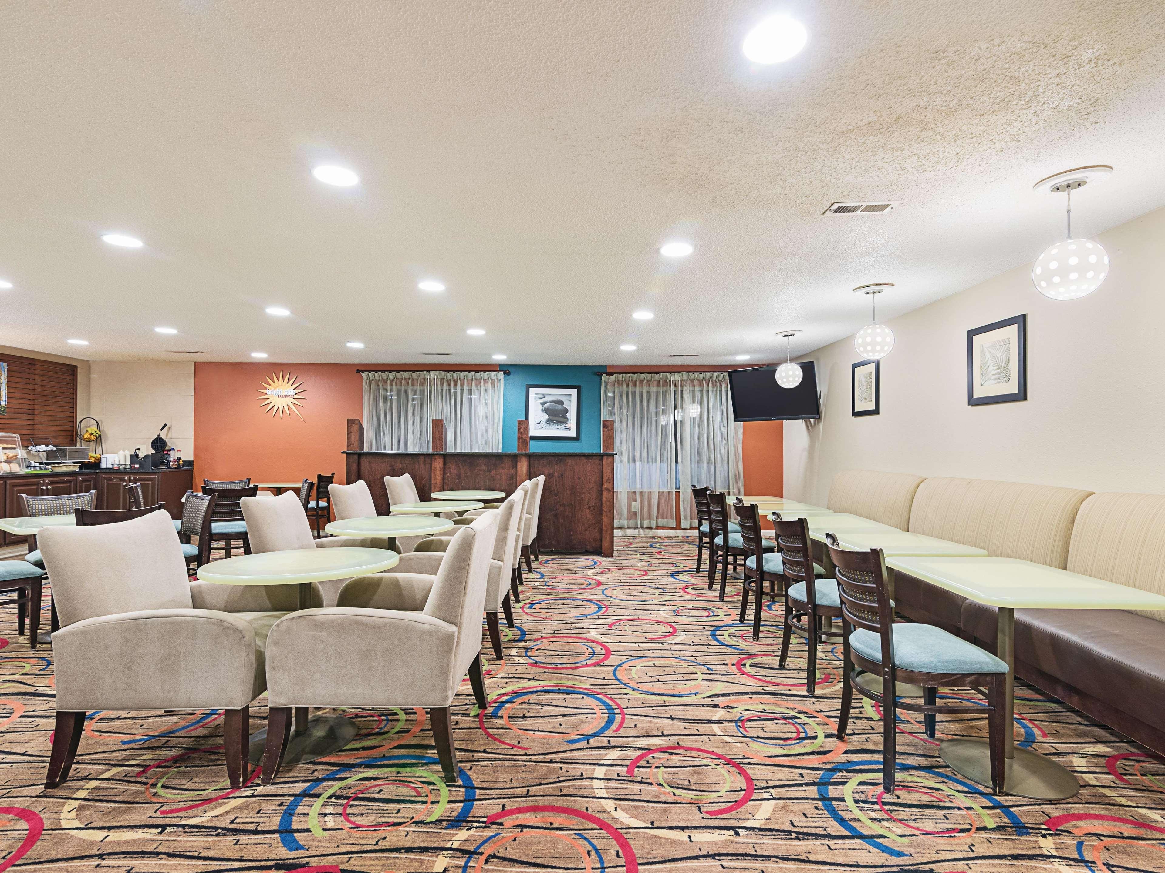 La Quinta Inn by Wyndham Decatur Alabama Bagian luar foto