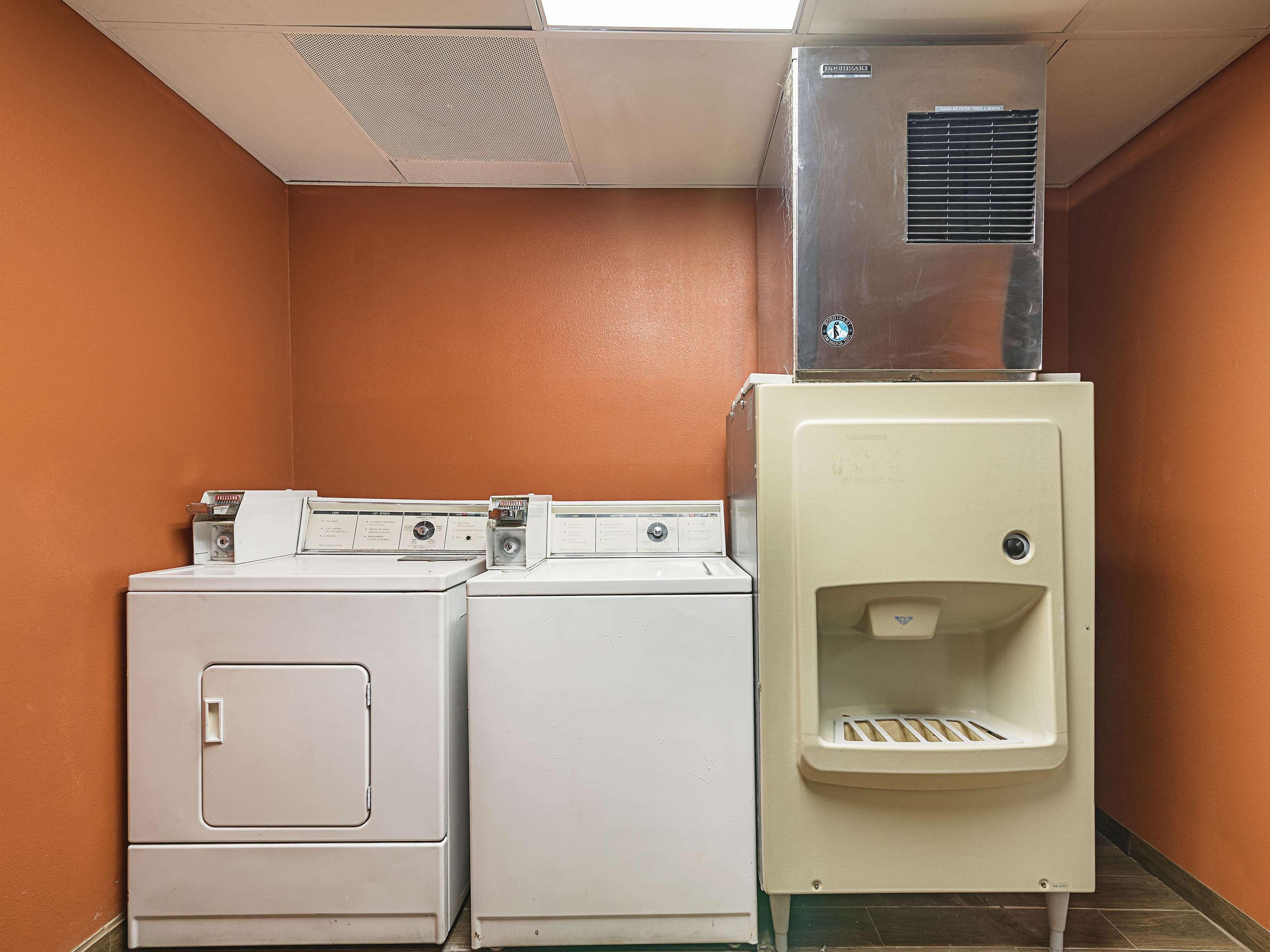 La Quinta Inn by Wyndham Decatur Alabama Bagian luar foto