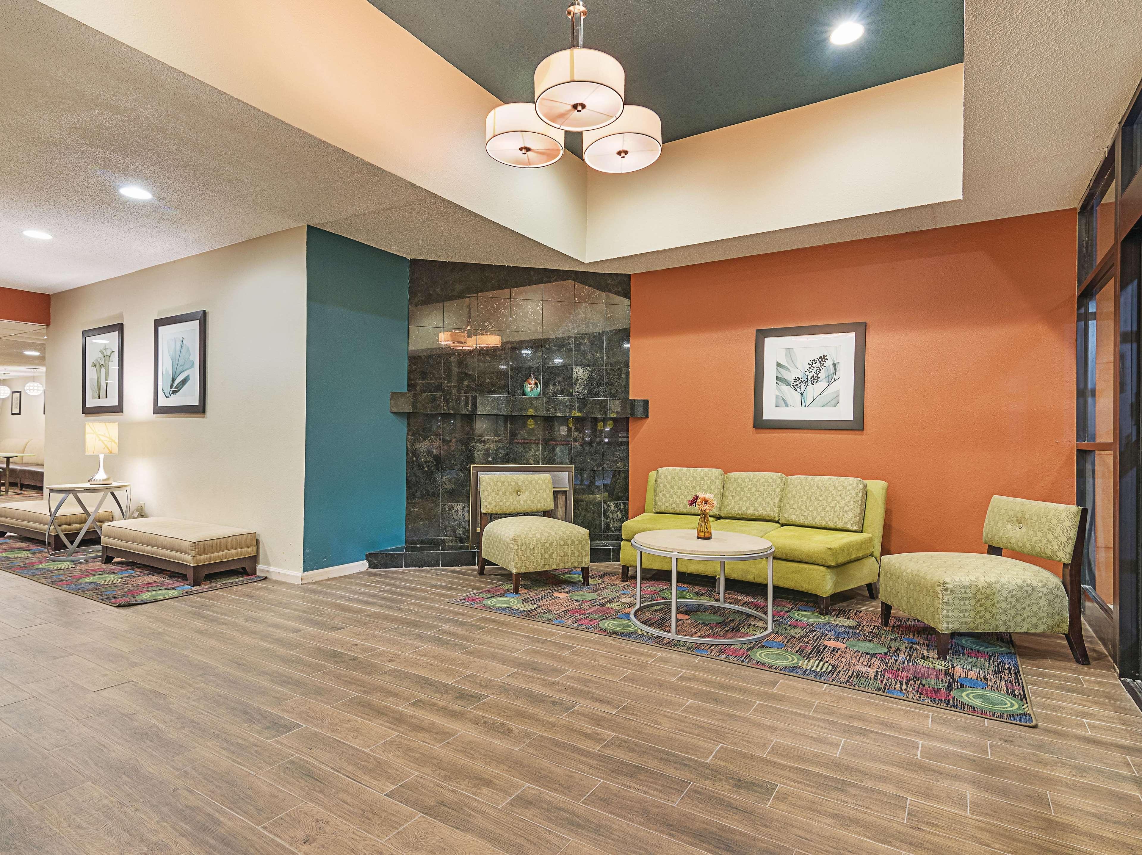 La Quinta Inn by Wyndham Decatur Alabama Bagian luar foto