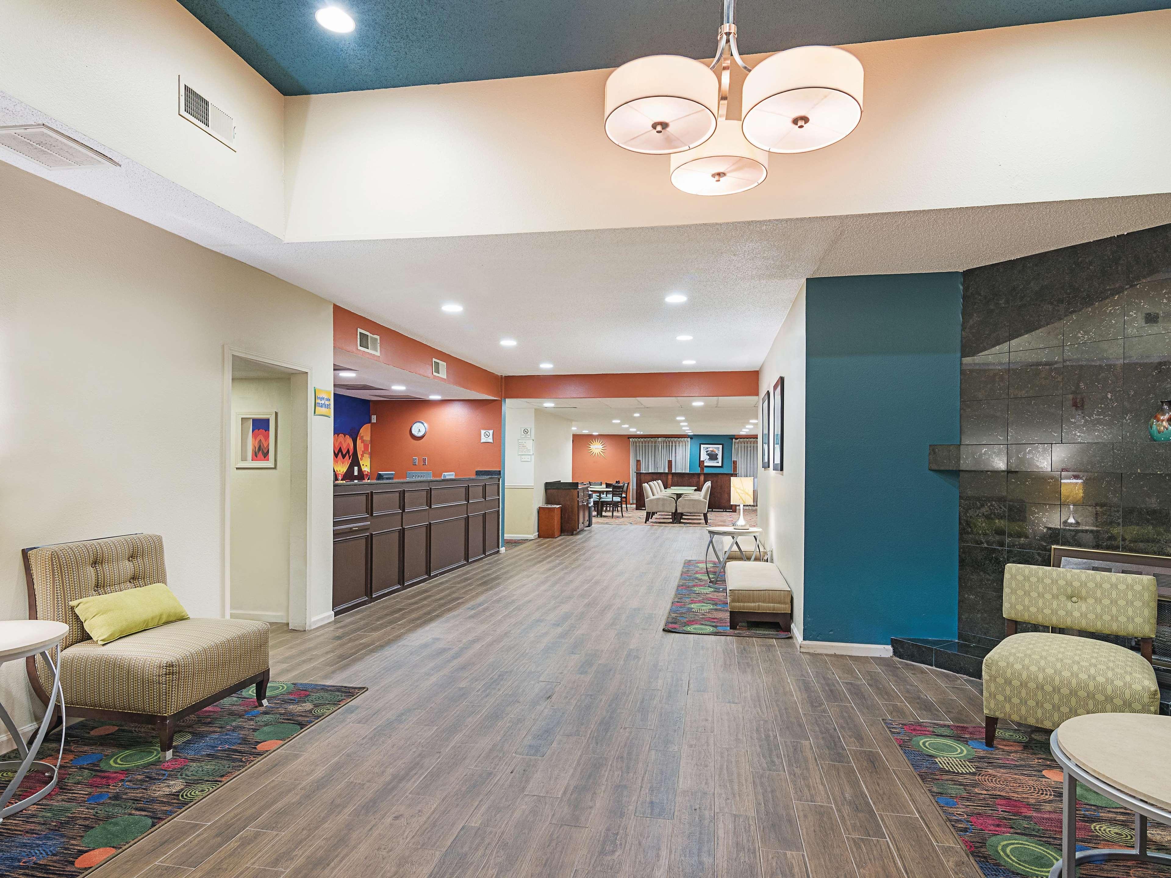 La Quinta Inn by Wyndham Decatur Alabama Bagian luar foto