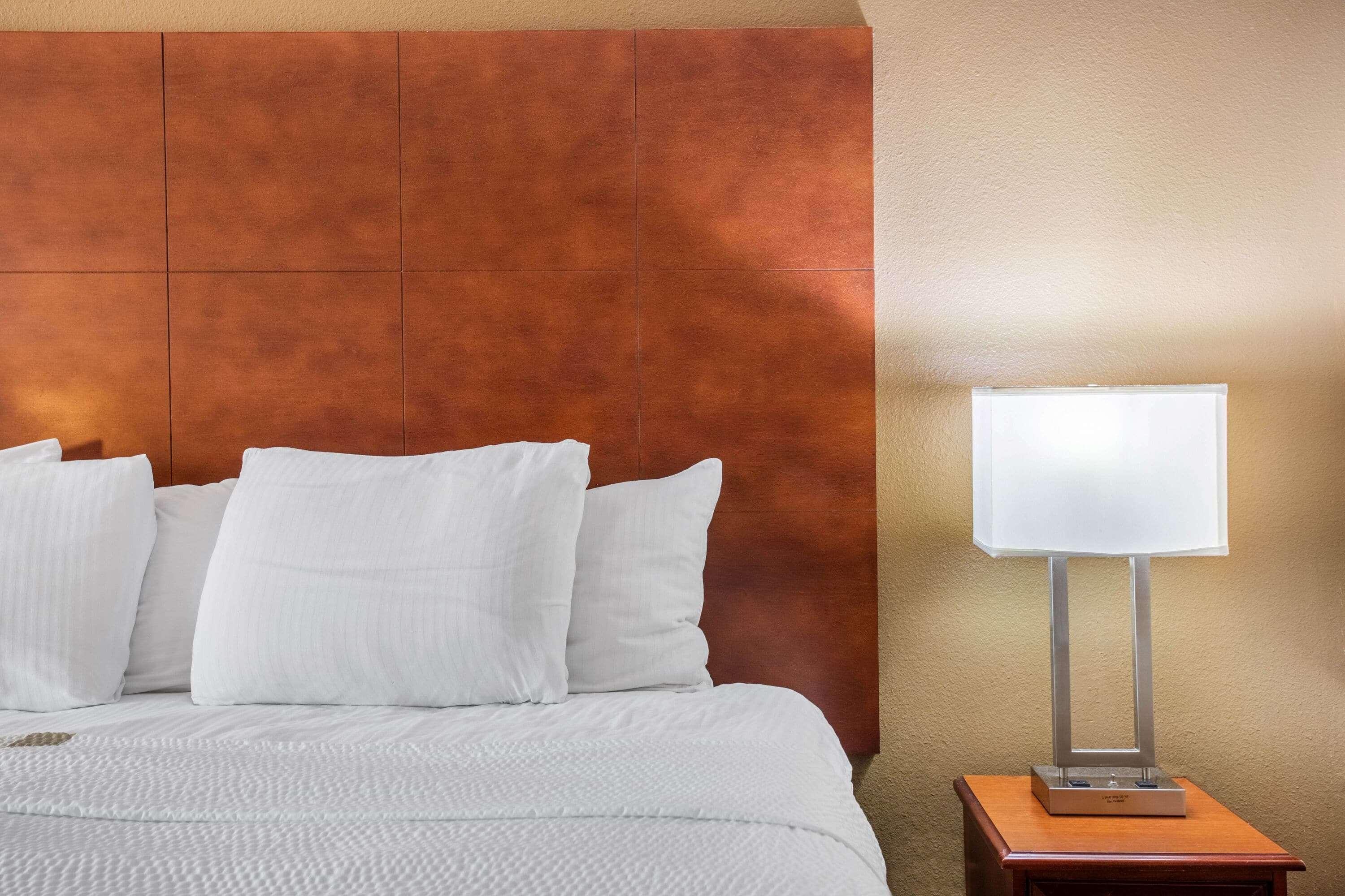 La Quinta Inn by Wyndham Decatur Alabama Bagian luar foto