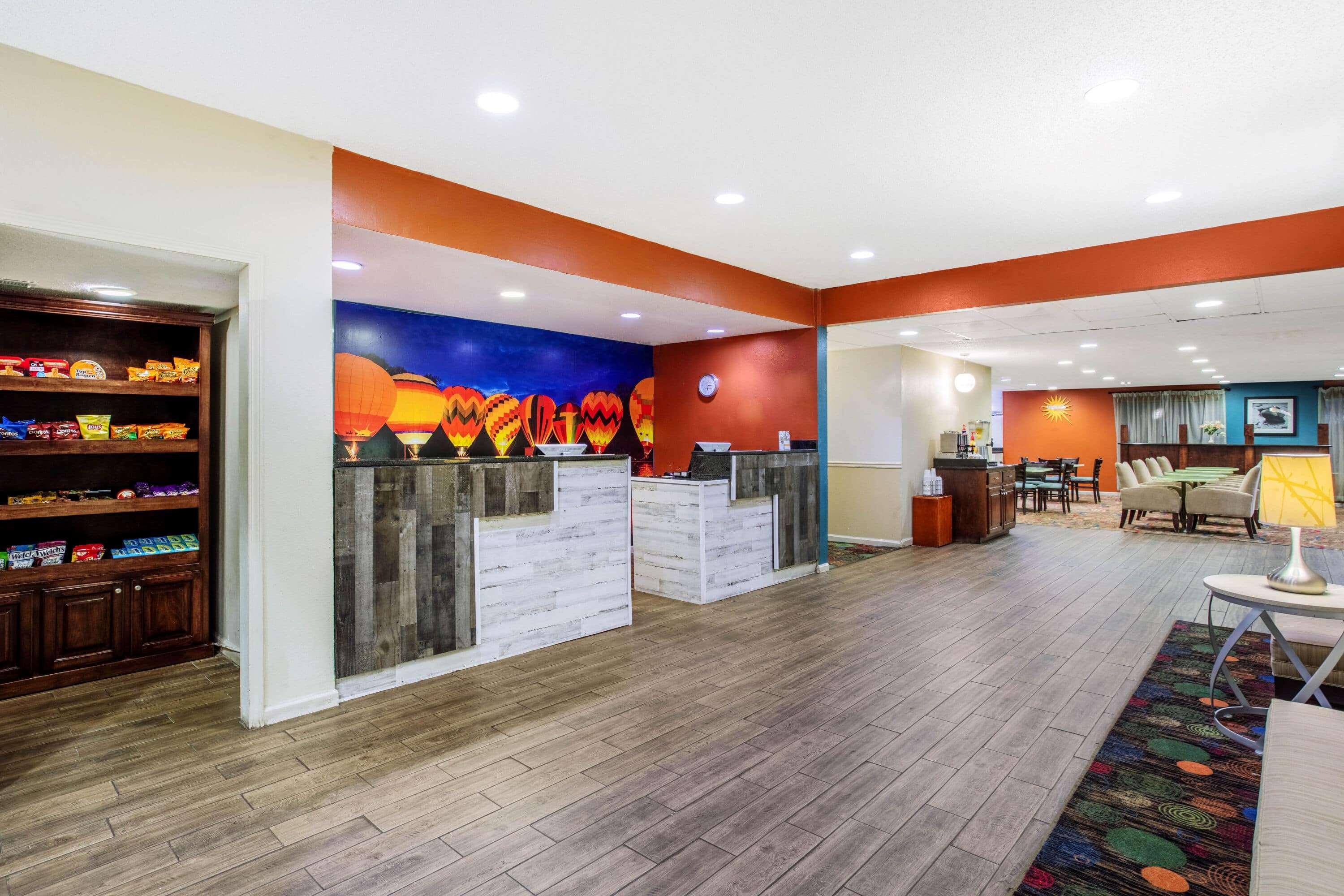 La Quinta Inn by Wyndham Decatur Alabama Bagian luar foto