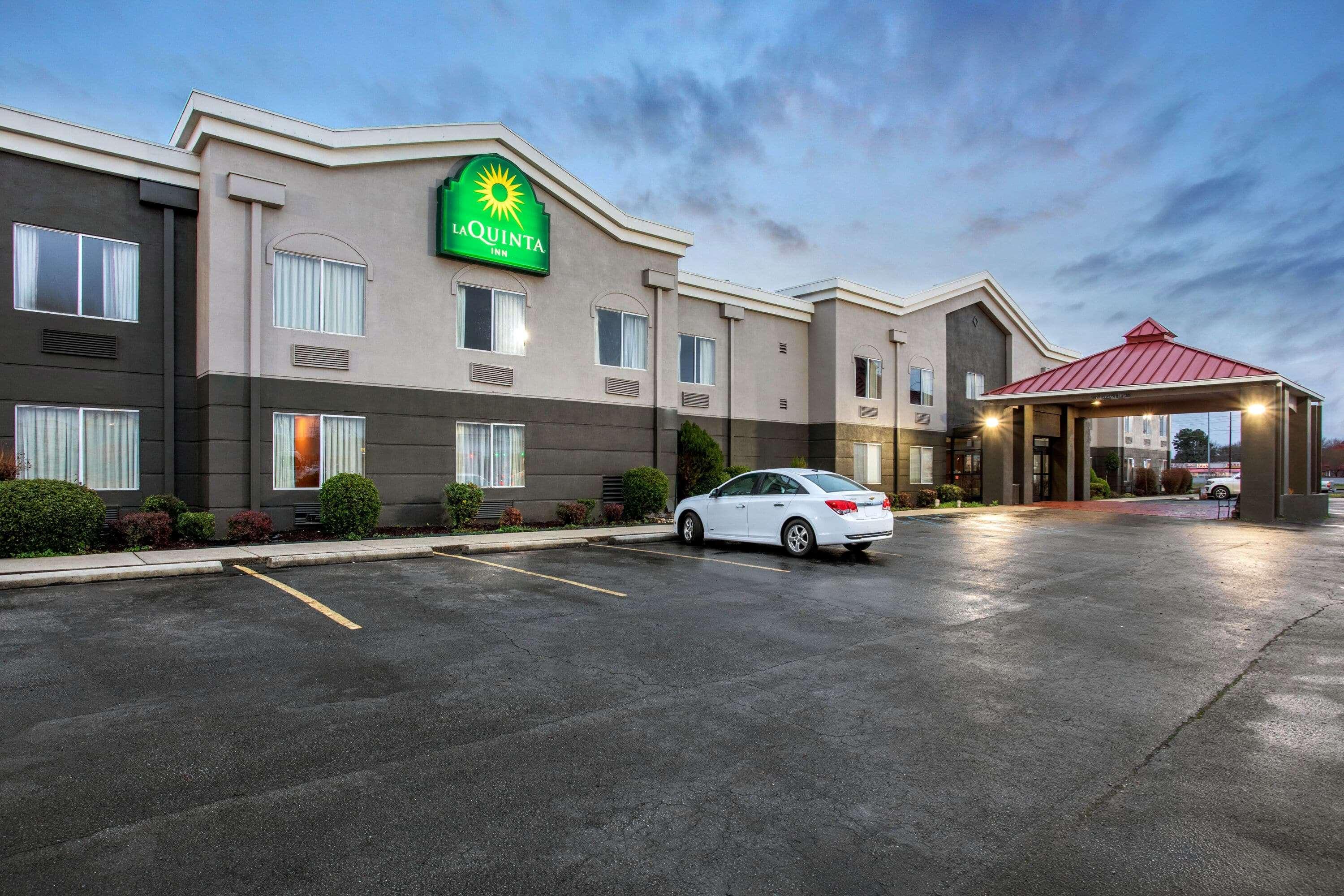 La Quinta Inn by Wyndham Decatur Alabama Bagian luar foto