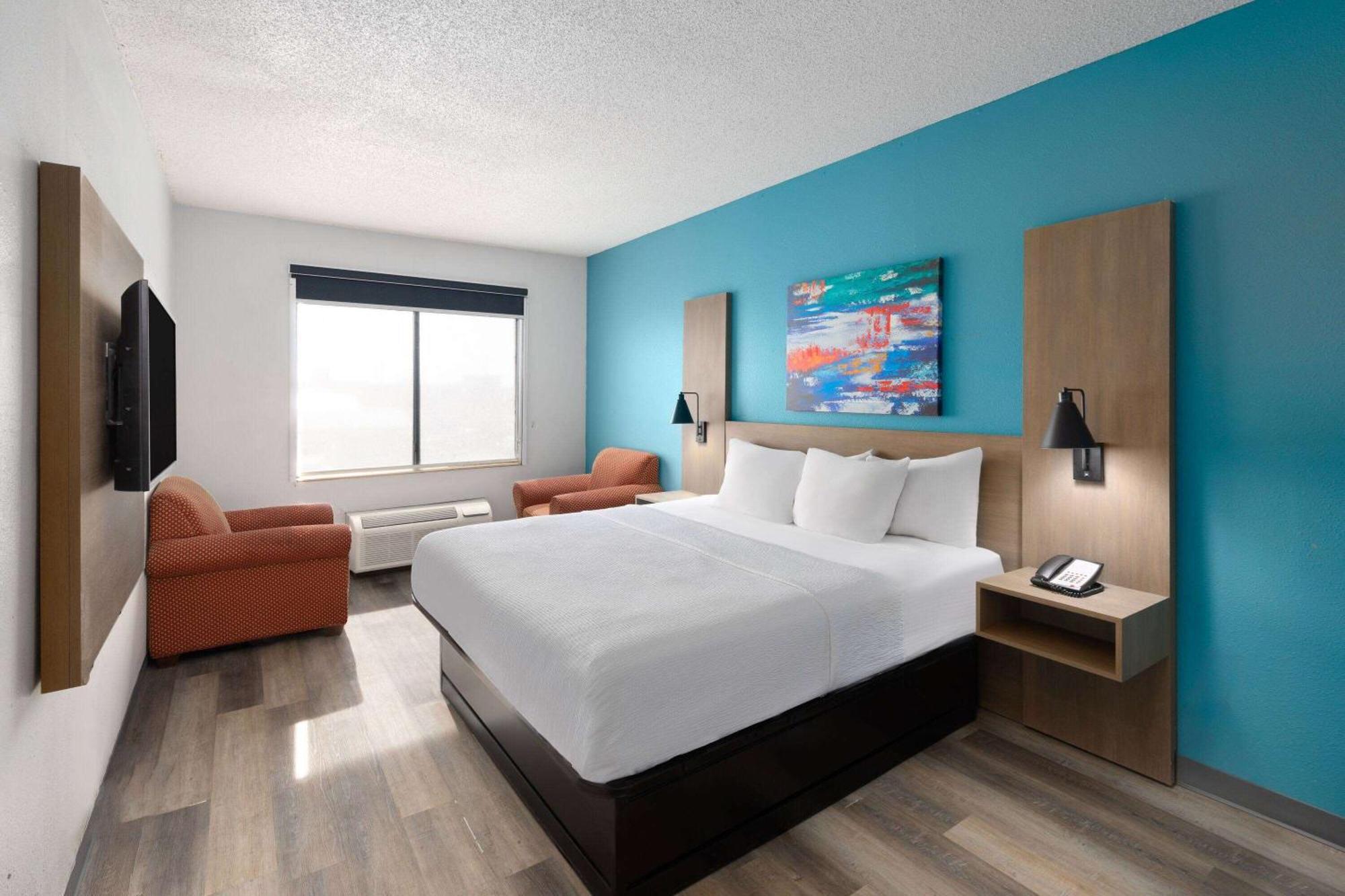 La Quinta Inn by Wyndham Decatur Alabama Bagian luar foto
