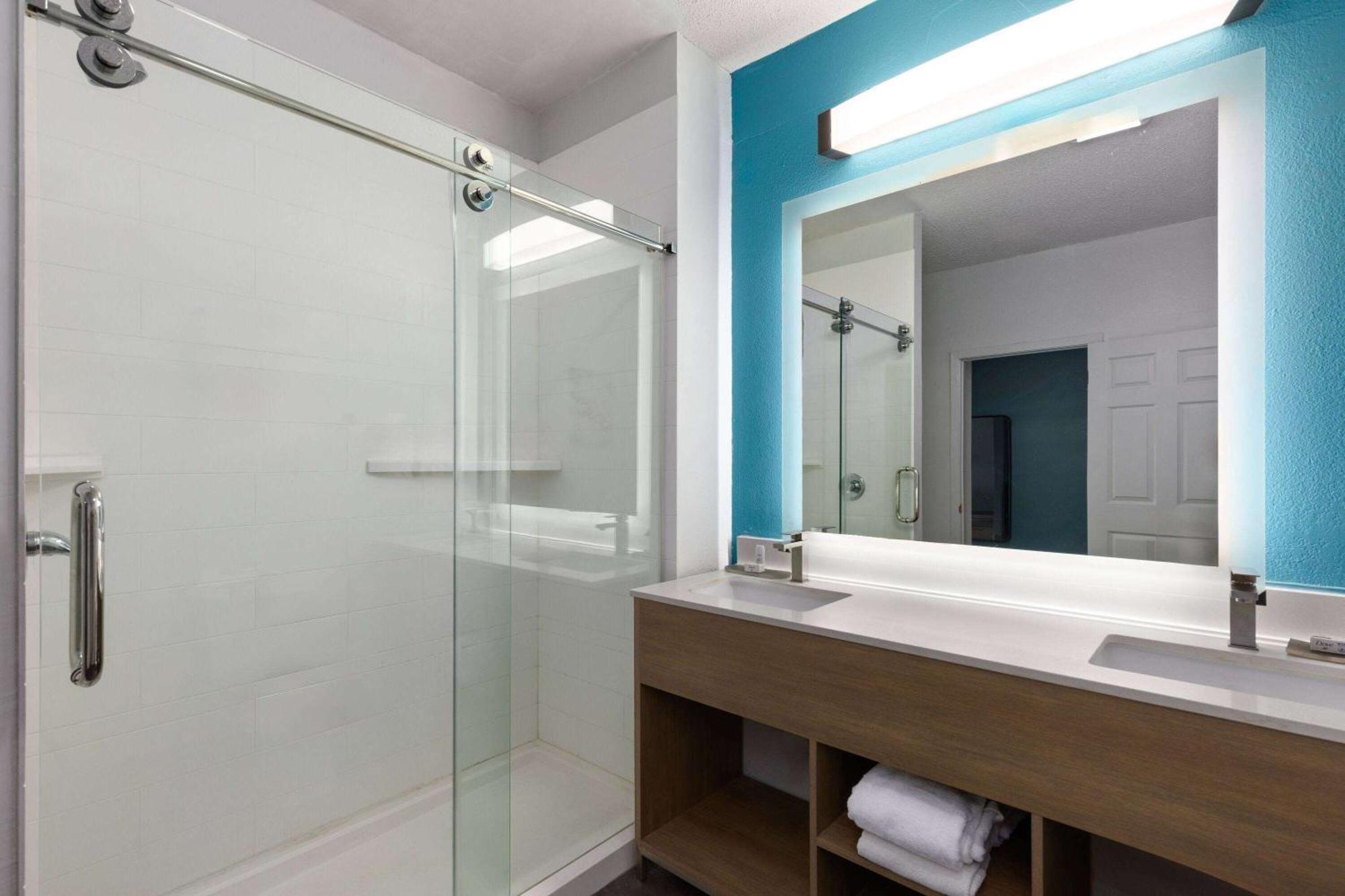 La Quinta Inn by Wyndham Decatur Alabama Bagian luar foto