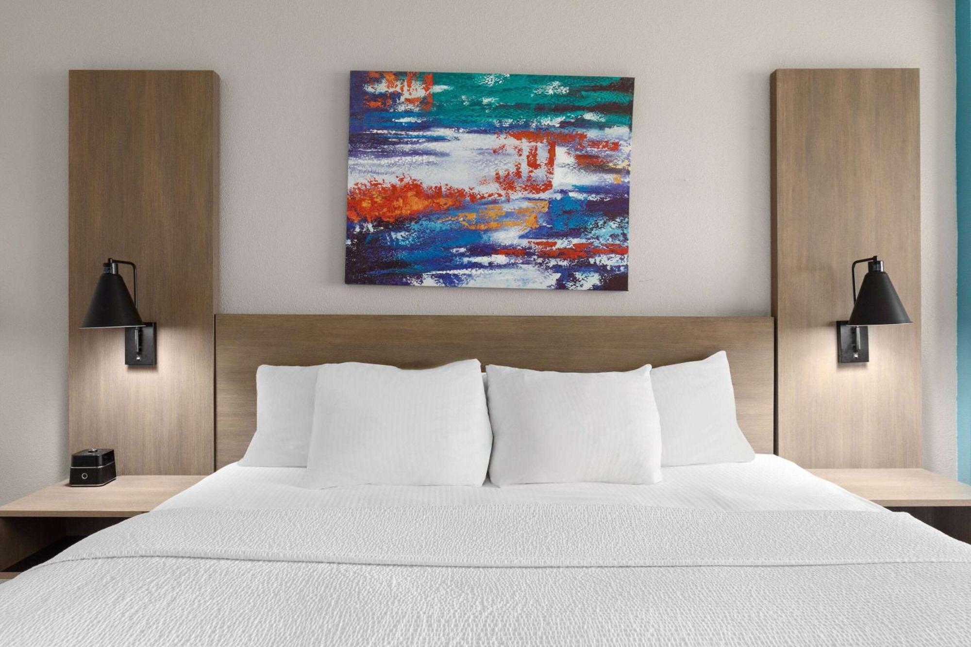 La Quinta Inn by Wyndham Decatur Alabama Bagian luar foto