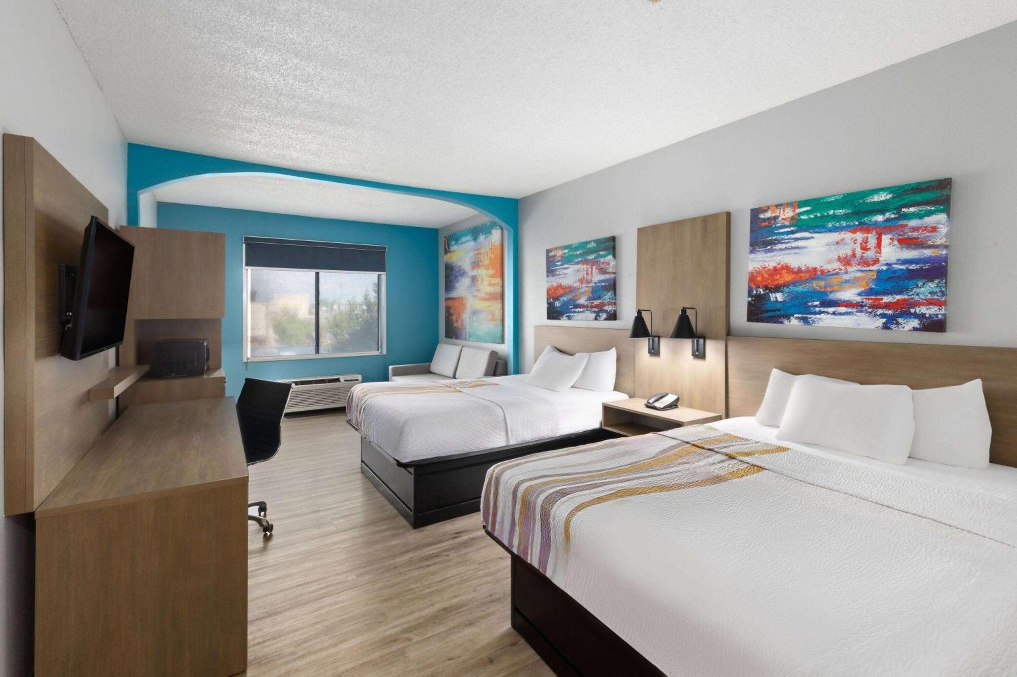 La Quinta Inn by Wyndham Decatur Alabama Bagian luar foto
