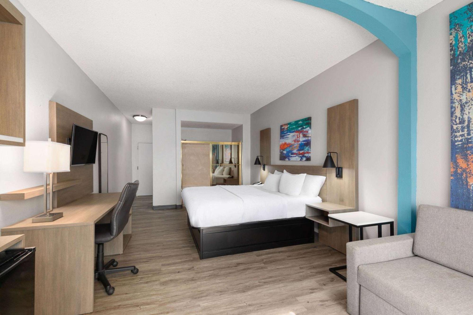 La Quinta Inn by Wyndham Decatur Alabama Bagian luar foto