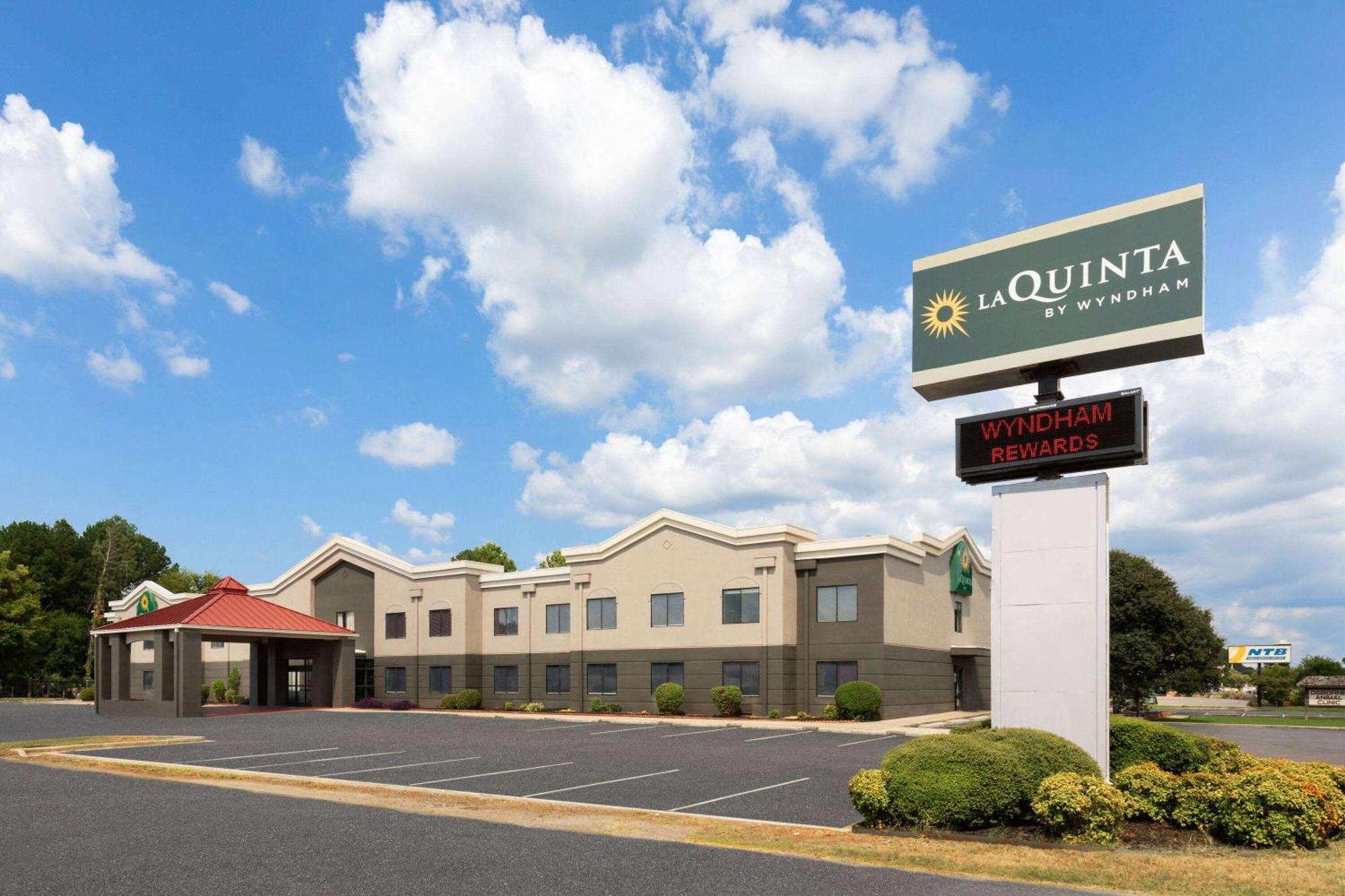 La Quinta Inn by Wyndham Decatur Alabama Bagian luar foto