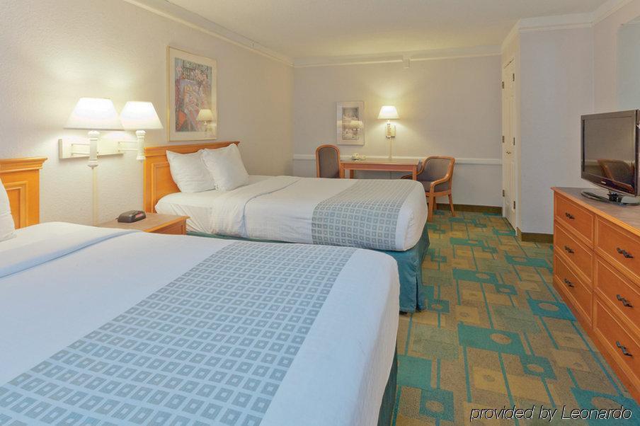 La Quinta Inn by Wyndham Decatur Alabama Bagian luar foto