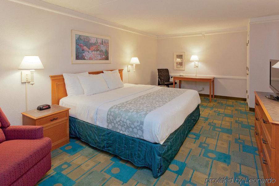 La Quinta Inn by Wyndham Decatur Alabama Bagian luar foto