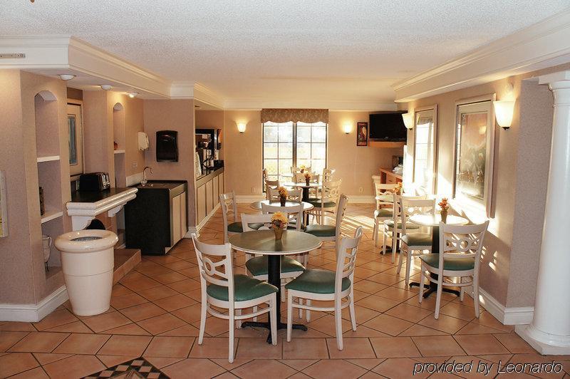 La Quinta Inn by Wyndham Decatur Alabama Bagian luar foto