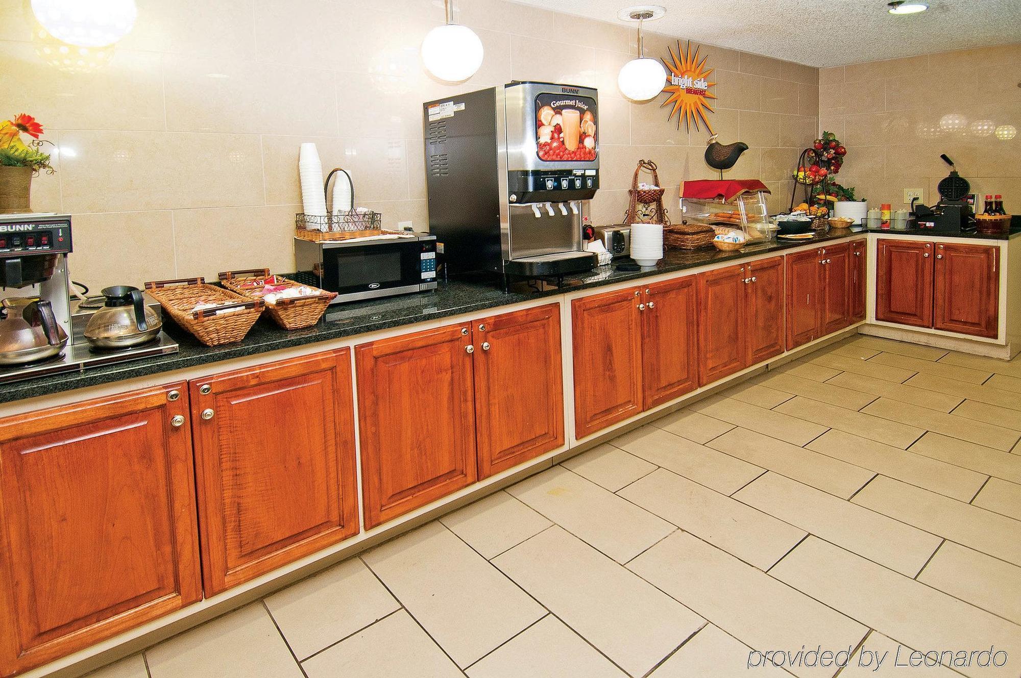 La Quinta Inn by Wyndham Decatur Alabama Bagian luar foto